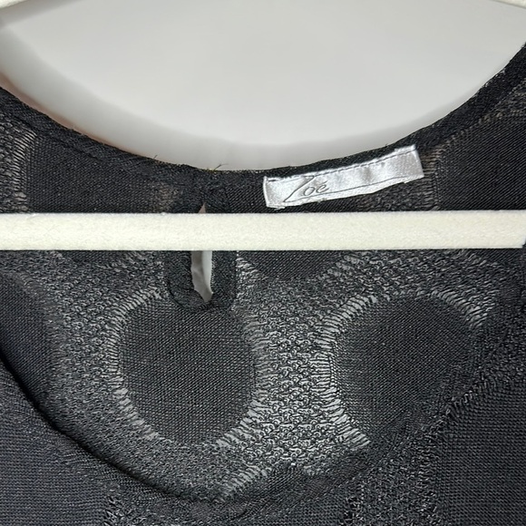 ZOÉ | Black Sleeveless Top with Sheer Hem - Picture 3 of 12